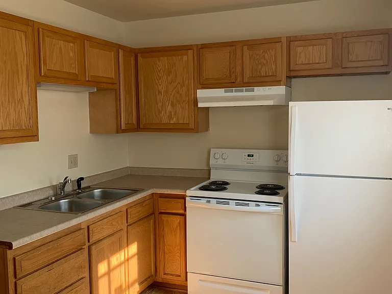 812 Whitney Ave NW — Photo 2