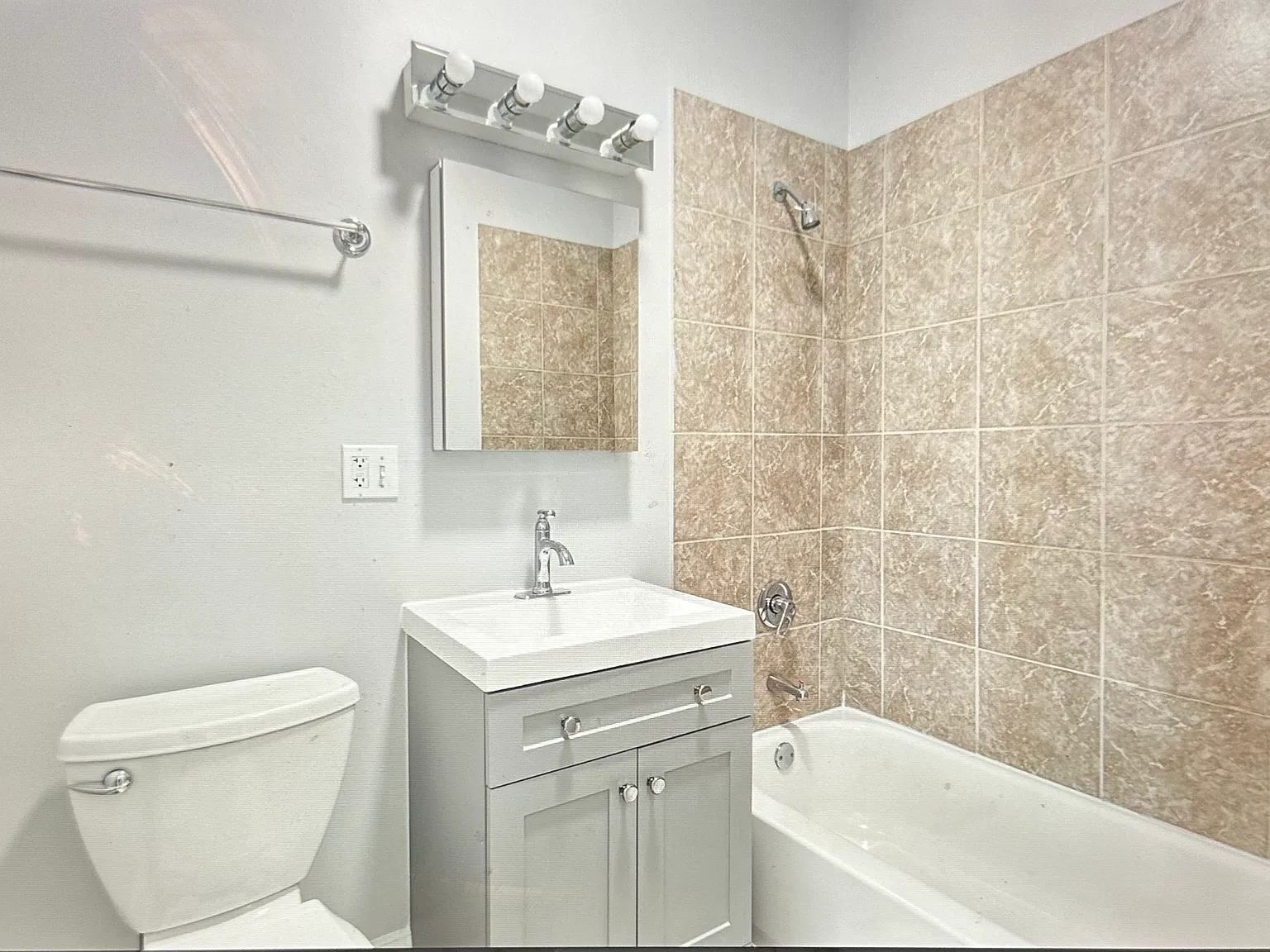 2 bed, 800 sqft, $2,295 — Photo 4