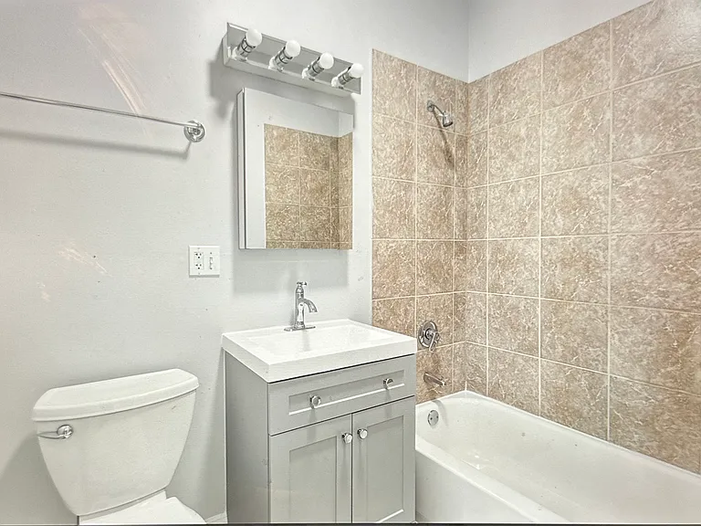 7328 N Damen Ave #1 — Photo 4