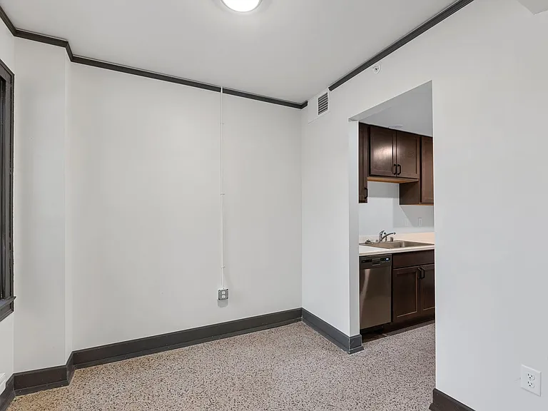 Concordia 27 Apartments - Free 1G Internet & Parking — Photo 21