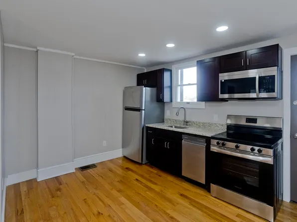 13 Hampden St, Westfield, MA 01085