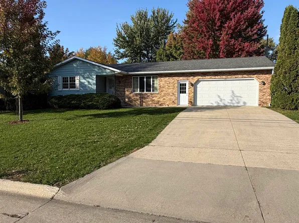 1200 4th St NE, Independence, IA 50644