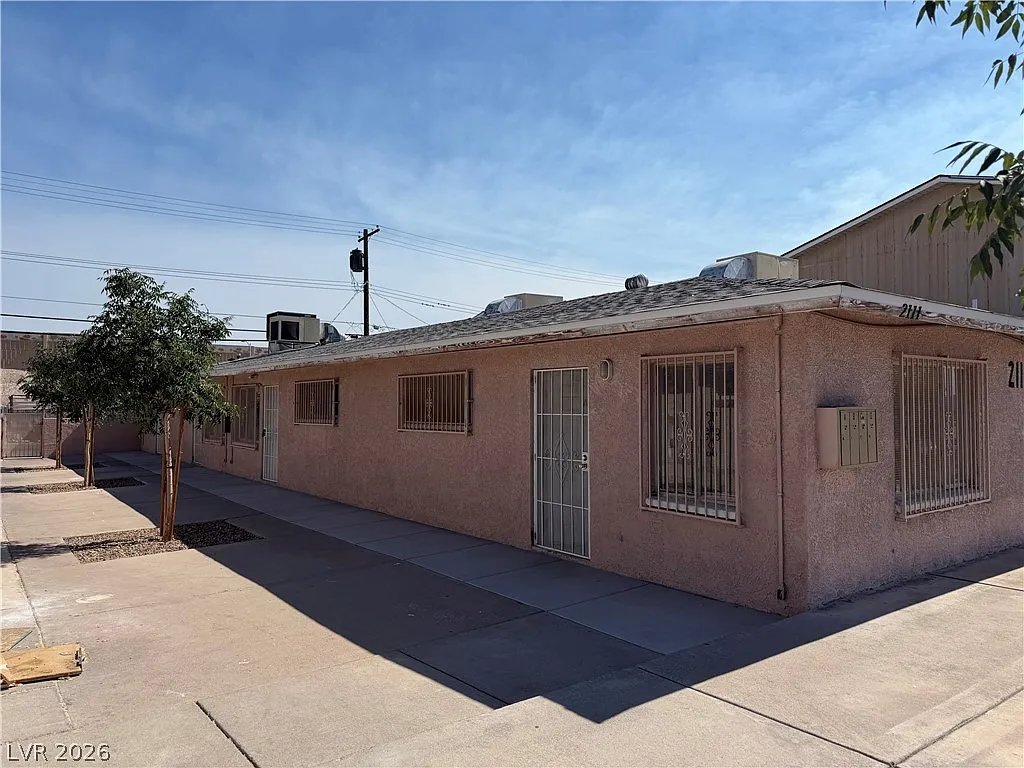 2 bed, 1.0 bath, 2610 sqft, $1,150 — Photo 2