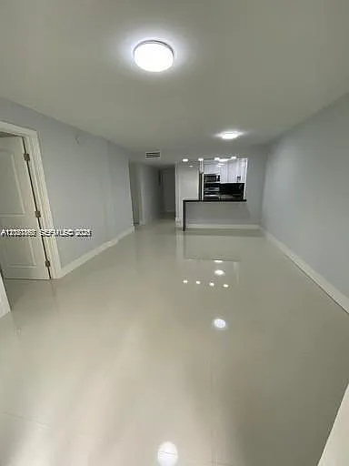 Samari Lake East Condo — Photo 2
