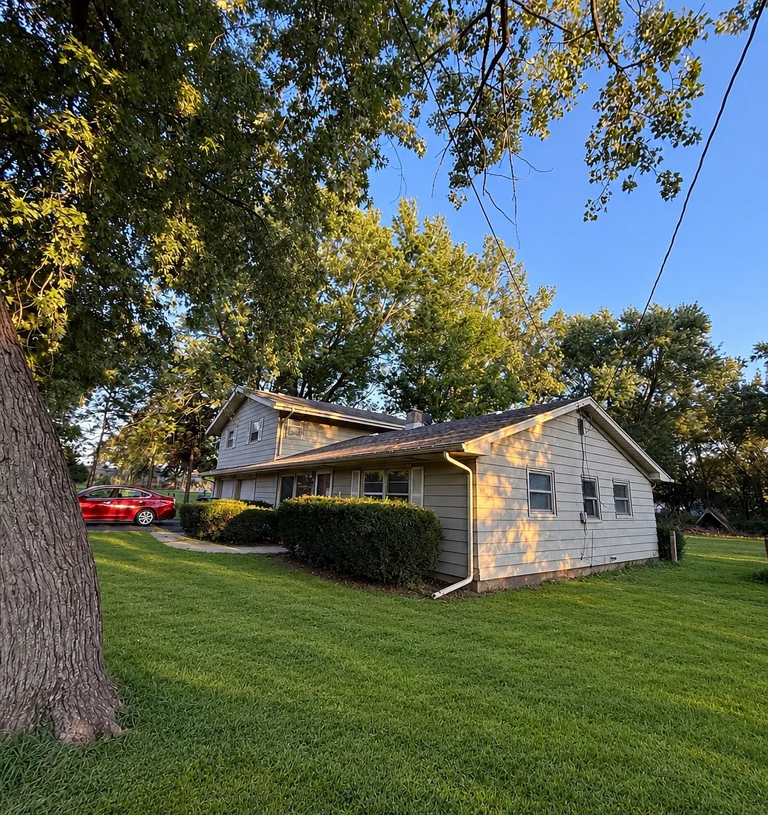 4 bed, 1.5 bath, 1456 sqft, $3,200 — Photo 2
