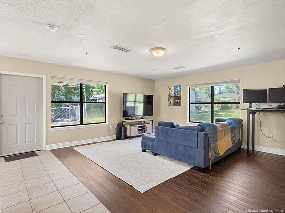 3rd image of 510 Curtis St