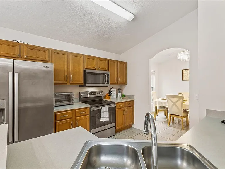 239 Carrera Ave — Photo 10
