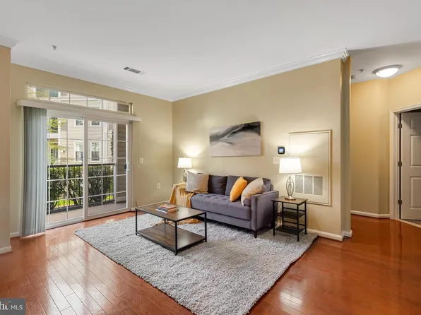 2465 Army Navy Dr APT 104, Arlington, VA 22206