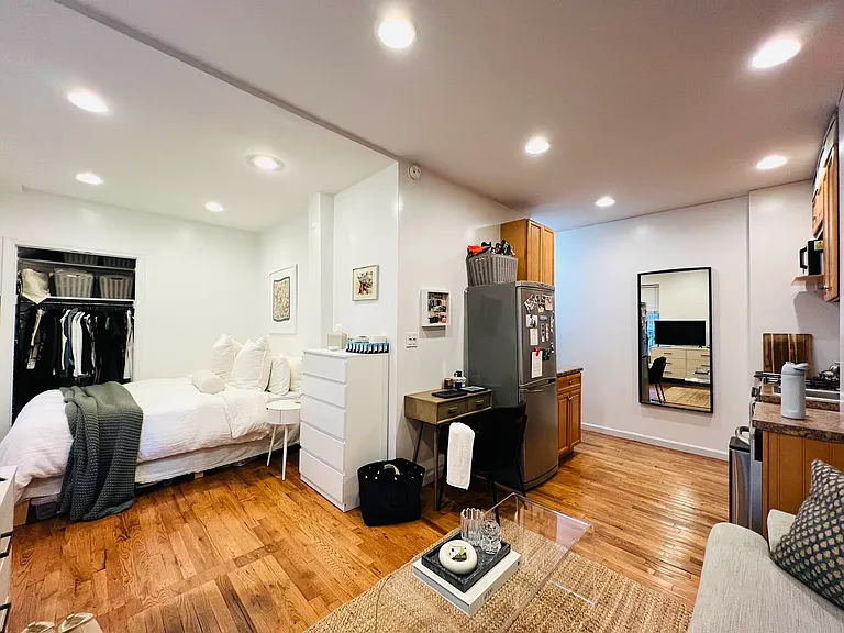 206 E 81st St #3D — Photo 3