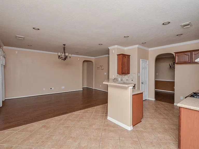 4019 Jade Cove Ln — Photo 8