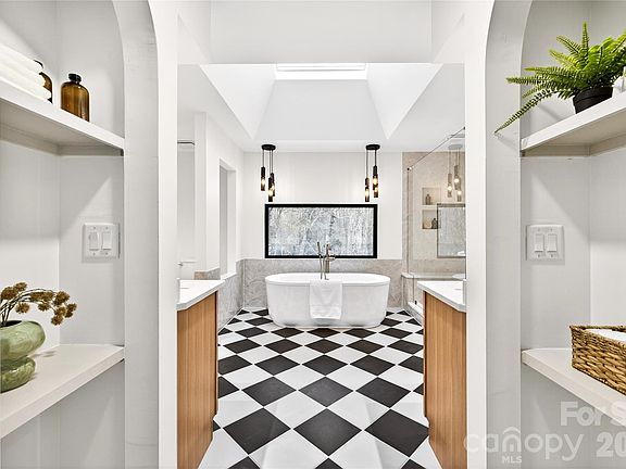 4th image of 2011 E Barden Rd