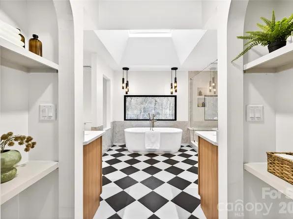 2011 E Barden Rd, Charlotte, NC 28226