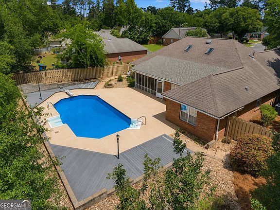 4th image of 300 Oak Pointe Dr