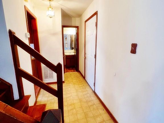 5th image of 3301 Summerbrooke Dr