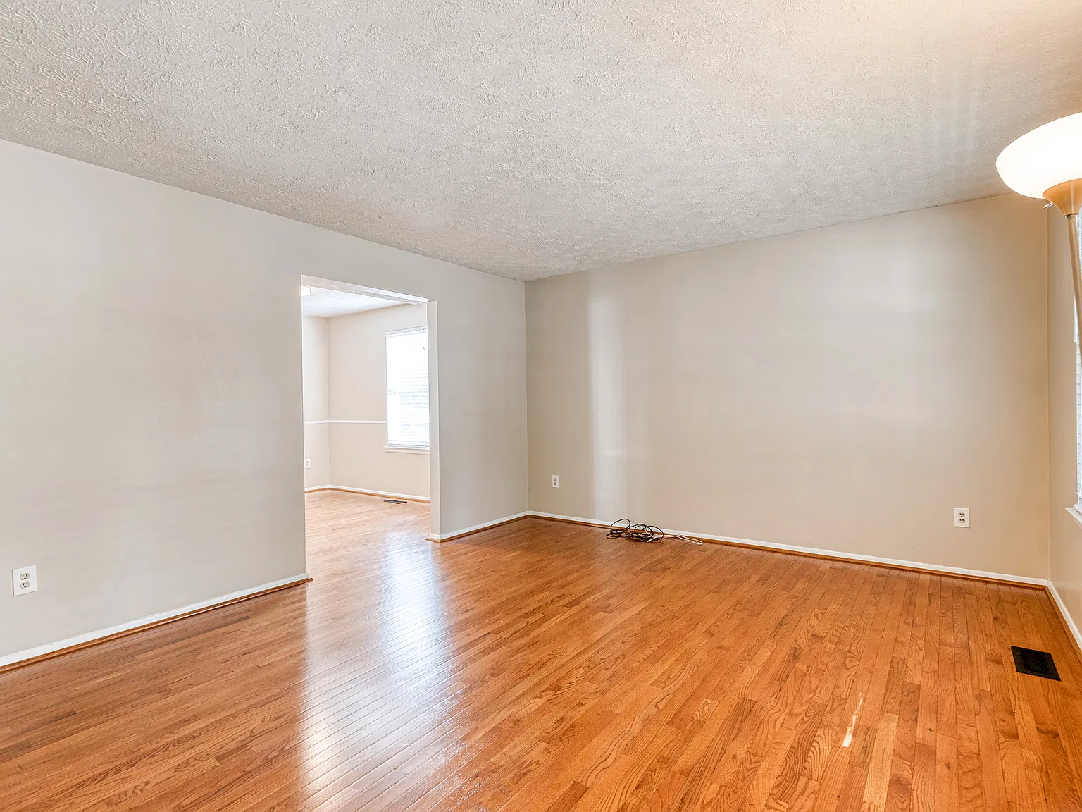 3 bed, 2.5 bath, 2258 sqft, $3,200 — Photo 4