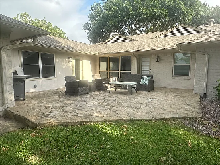 6908 Lavendale Ave — Photo 29