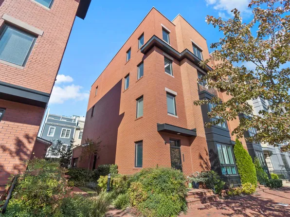 1304 Main Line Blvd #725, Alexandria, VA 22301