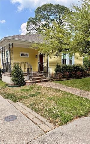 1st image of 104 E Park Pl
