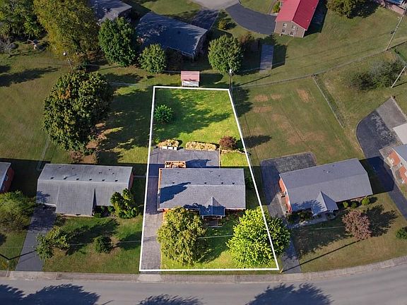 3rd image of 323 Lexington Dr