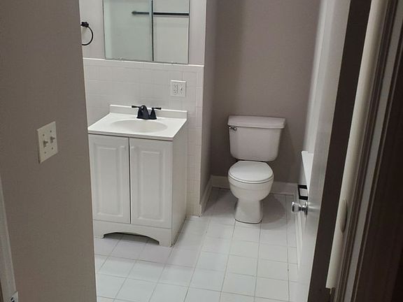 3rd image of 4516-18 N Magnolia Ave #3S
