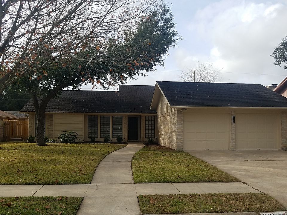 1st image of 221 Paisano Dr