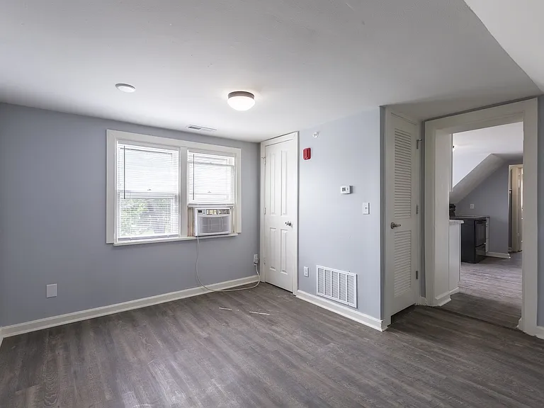 1147 Park Ave — Photo 35