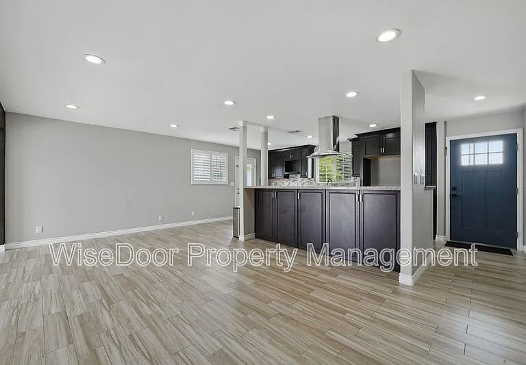 387 E Nubia St — Photo 6