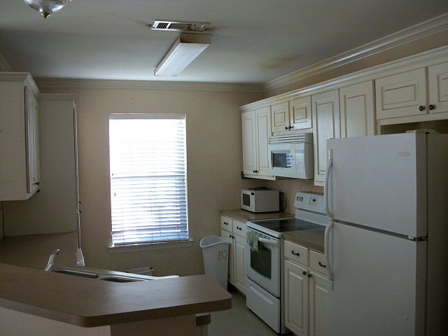 2nd image of 2501 Taft Ave