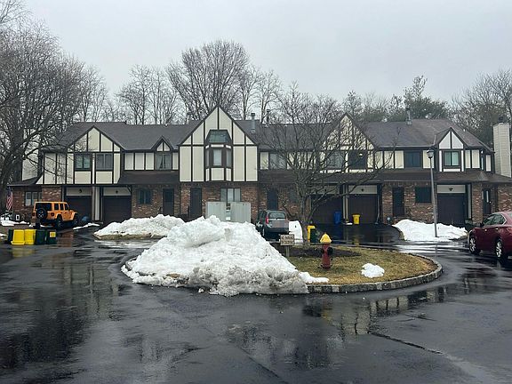 5th image of 18 Cambridge Dr