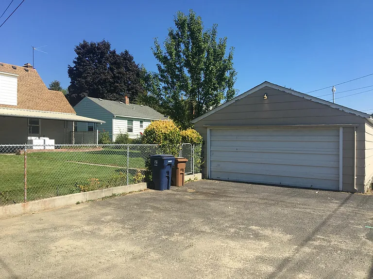 2827 W Sanson Ave — Photo 2