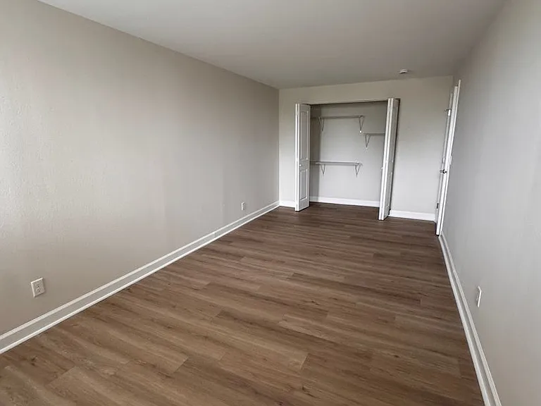 5630 Pershing Ave #33 — Photo 19