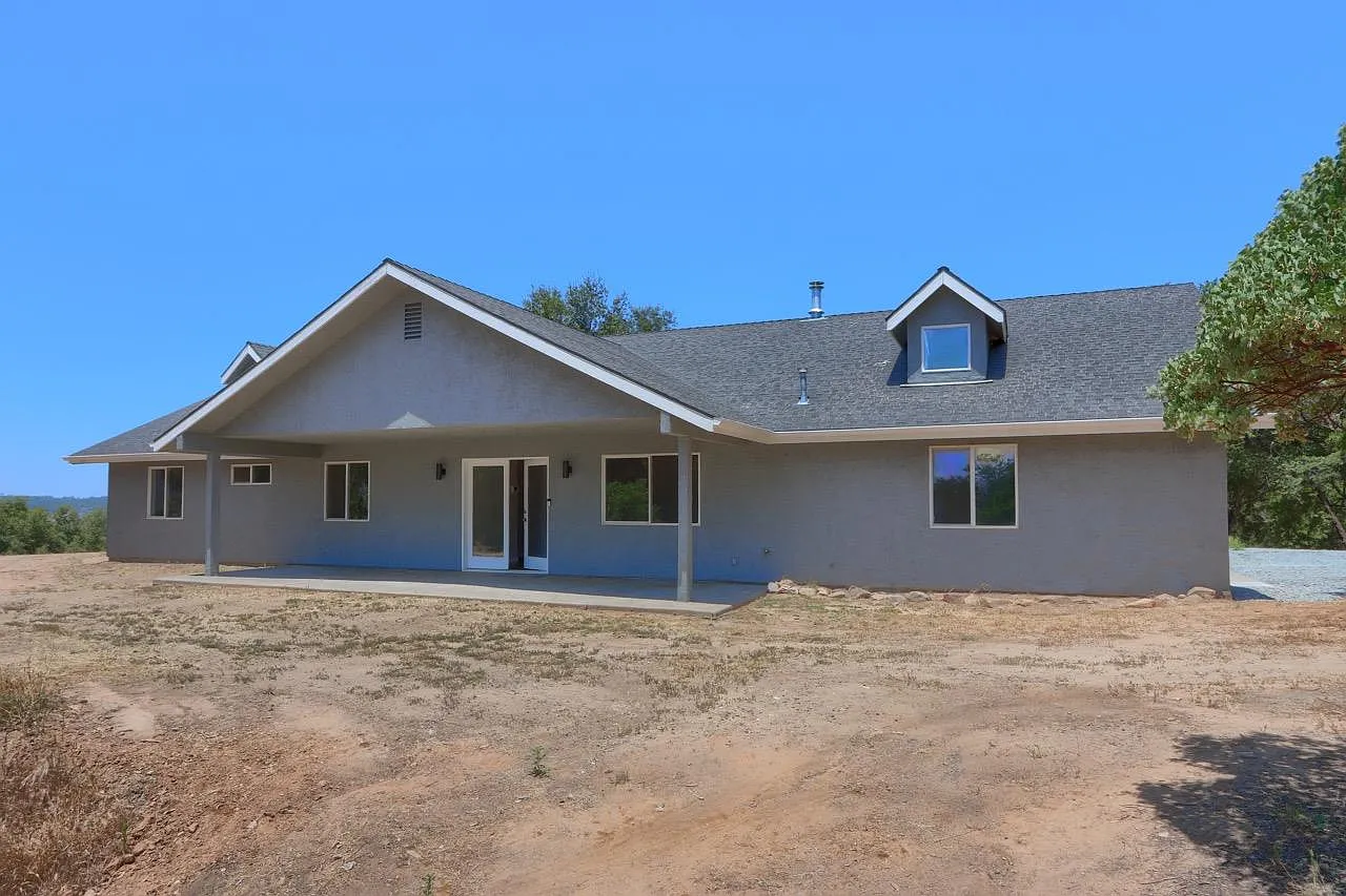 2067 Harris Rd photo 1