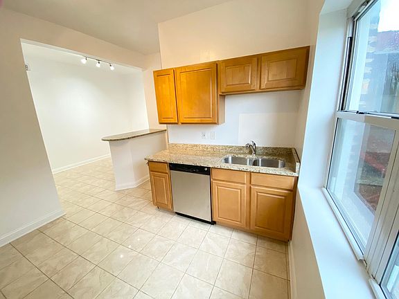 4th image of 1441 N Ashland Ave APT 3R