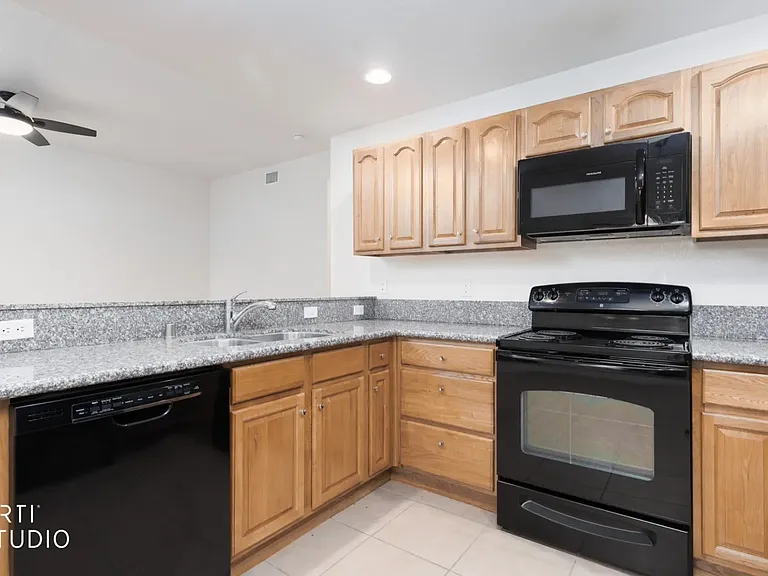 400 Hillside Dr #723 — Photo 9
