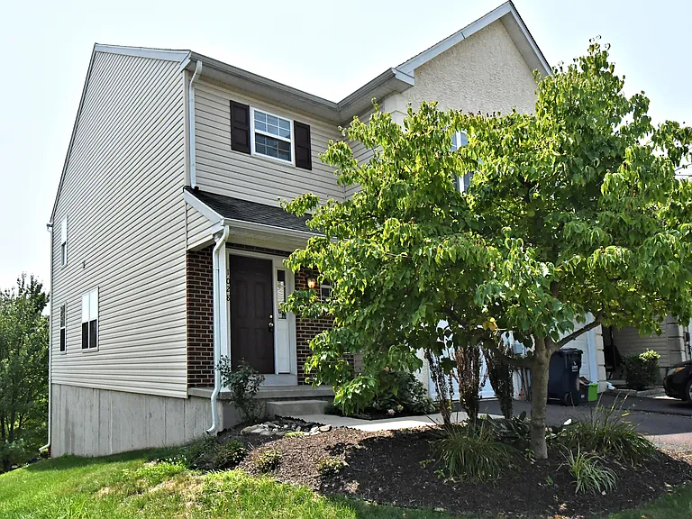 1028 Balley Dr — Photo 2