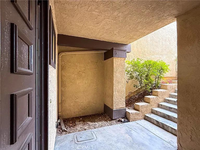 1034 Romney Dr — Photo 7