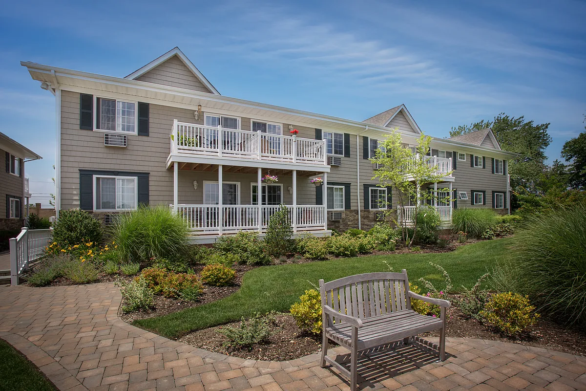 Building Photo - Fairfield On The Lake