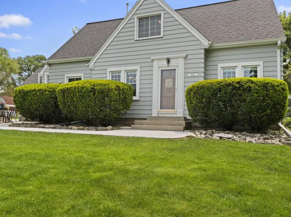 11203 West Potter ROAD, Wauwatosa, WI 53226