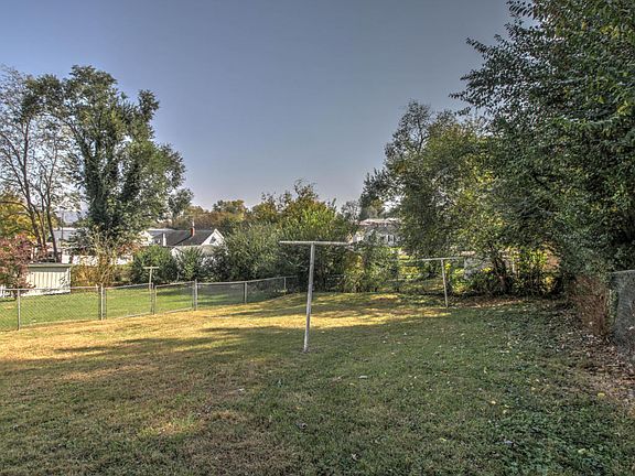 2nd image of 419 Courtney Ave NE