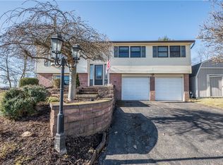 703 Meadowbrook Rd, Trafford, PA 15085