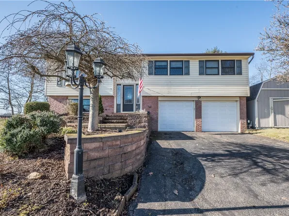 703 Meadowbrook Rd, Trafford, PA 15085