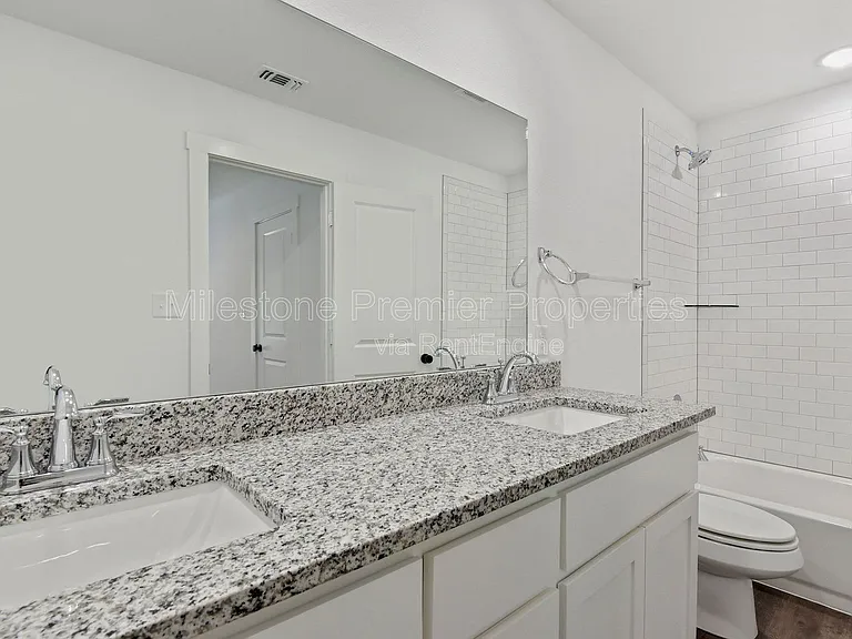 103 E Bond St — Photo 8