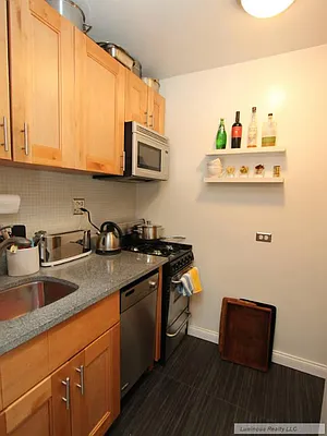 Rented by Luminous Realty | media 18