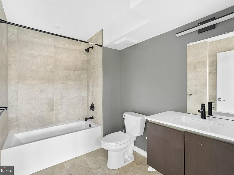 455-459 N 5th St #3 — Photo 9