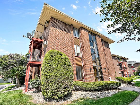 2nd image of 15820 Terrace Dr Unit 1
