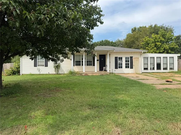 1101 NW 7th St, Lindsay, OK 73052