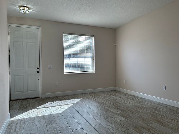 4th image of 3648 Peppervine Dr