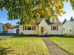 210 Grantham Rd, Rochester, NY 14609