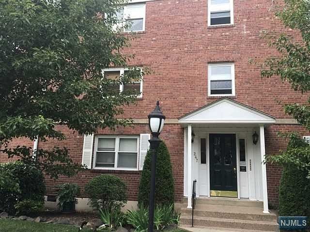 2nd image of 247 Johnson Ave APT J5