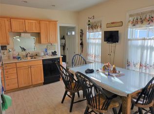 14 Middle St #1R, Newton, MA 02458